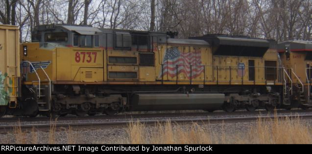 UP 8737, front and conductor's side view